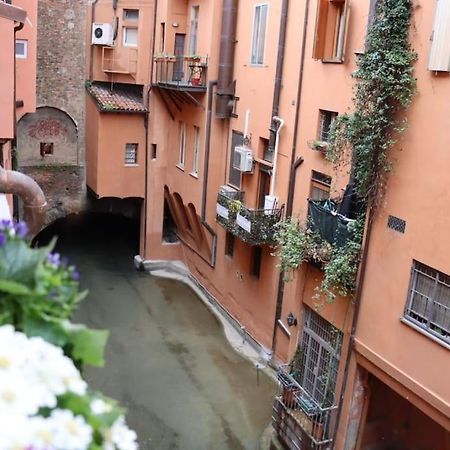 Little Apartment Over The Canal Bologna Eksteriør billede